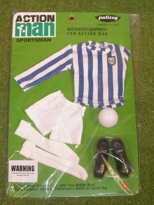 VINTAGE ACTION MAN 40th SPORTSMAN CARDED FOOTBALL CLUB STRIPED BLUE & WHITE