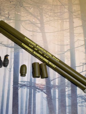 Dragon In Dreams DID 1/6 Scale WW II US Bangalore Torpedo & 2 X Grenades from Horvath A80150