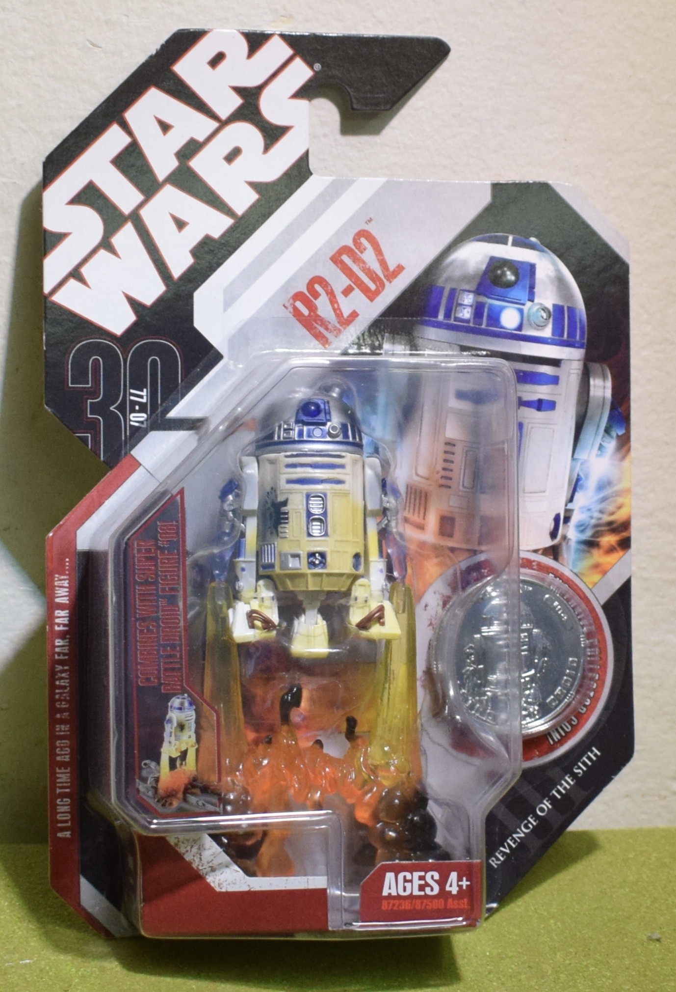 STAR WARS CARDED 30TH ANNIVERSARY COIN R2-D2 REVENGE OF THE SITH - 04