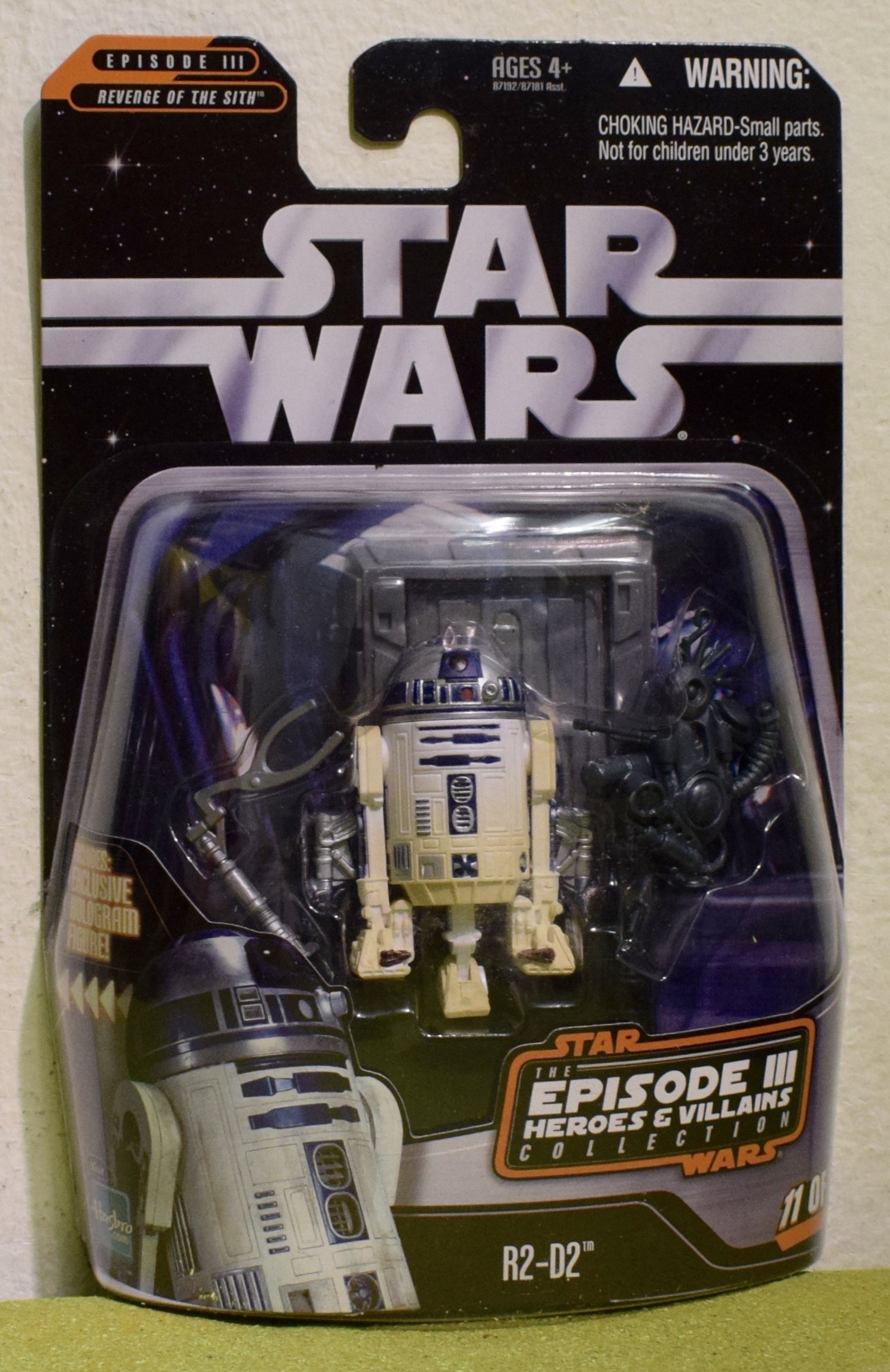 STAR WARS CARDED SAGA COLLECTION REVENGE OF THE SITH R2-D2 HEROS & VILLAINS