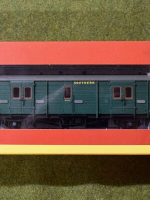 OO Gauge Hornby R 4340B SR Maunsell Passenger Brake Van C 739