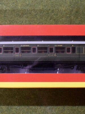 OO Gauge Hornby R 4300B SR Maunsell 6 Compartment Brake 4049