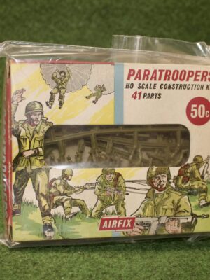 Airfix HO And OO WWII British Paratroopers - Complete On Sprue