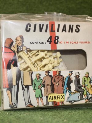 Airfix HO And OO Civilians - Complete On Sprue
