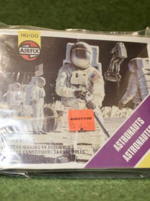 Airfix HO And OO Astronauts 01741-7 - On Sprue