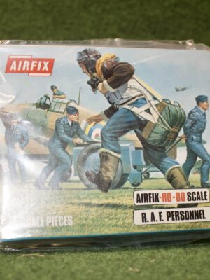 Airfix HO And OO World War II British RAF Personnel 01747-5 On Sprue