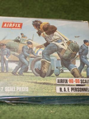 Airfix HO And OO World War II British RAF Personnel 01747-5 On Sprue - A