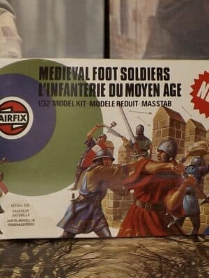 1/32nd Airfix Scale Medieval Foot Soldiers 51474-5