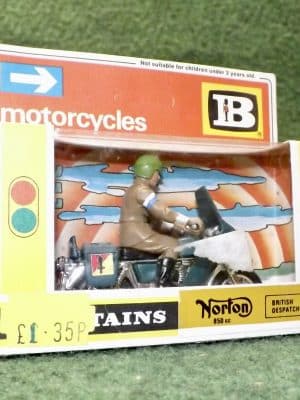 Britains Motorcycles Norton 850cc British Dispatch Rider 9672