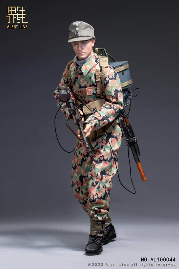 1/6 Scale Alert Line WW II German Waffen-SS Soldier AL100044