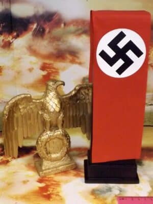 1/6 Scale Loose As Pictured Custom WWII German Eagle And Plinth LR For DID Dragon Figures