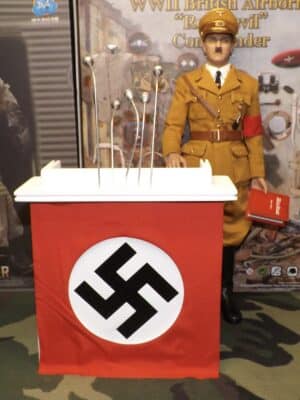 **EX DISPLAY AS PICTURED** 1/6 Scale 3R Dragon In Dreams DID World War II German Adolf Hitler With Podium 