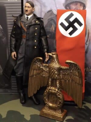 **EX DISPLAY AS PICTURED** 1/6 Scale 3R Dragon In Dreams DID World War II German Adolf Hitler With Eagle And Plinth