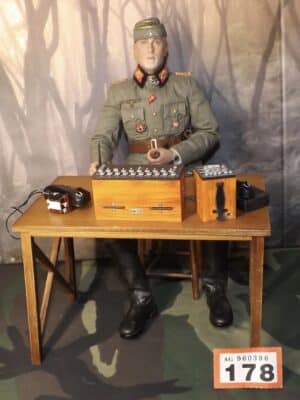 1/6 Scale Loose As Pictured Custom WWII German Communications Operator For DID Dragon Figures R178