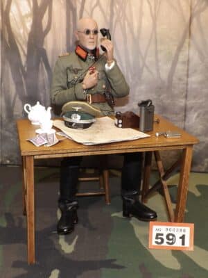 1/6 Scale Loose As Pictured Custom WWII German Officer For DID Dragon Figures R591