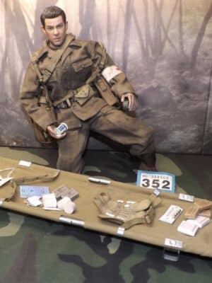 1/6 Scale Loose As Pictured Custom WWII US Medic For DID Dragon Figures B352